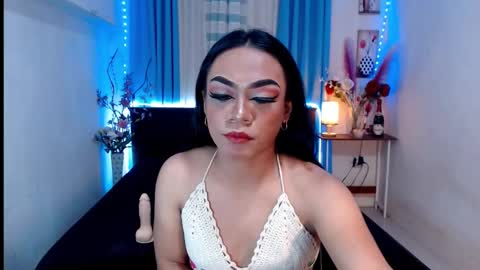 Snapshot of urasian_olivia1 chatting on 01-19-25, 12:28 Olivia online show from 01-19-25, 12:28