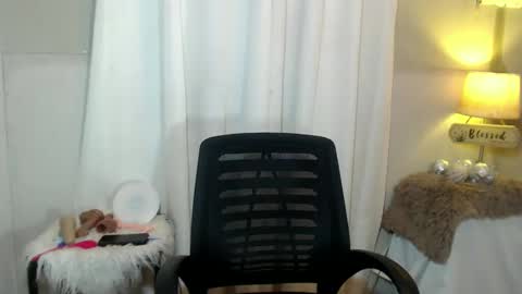 urcrushnextdoor_ online show from 02-09-25, 03:23