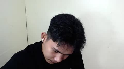 Snapshot of urcutie_asianboy chatting on 10-01-25, 01:17 KEN online show from 10-01-25, 01:17