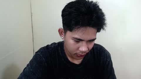 Snapshot of urcutie_asianboy chatting on 10-06-25, 06:33 KEN online show from 10-06-25, 06:33