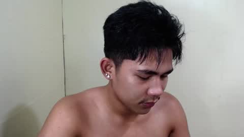 Snapshot of urcutie_asianboy chatting on 10-08-25, 06:55 KEN online show from 10-08-25, 06:55