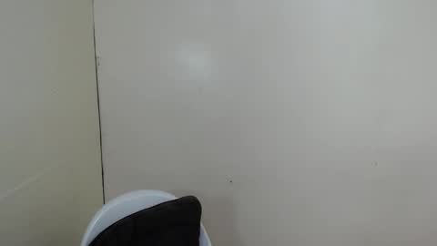 Snapshot of urcutie_asianboy chatting on 10-10-25, 07:29 KEN online show from 10-10-25, 07:29