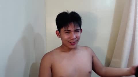 Snapshot of urcutie_asianboy chatting on 11-08-25, 09:31 KEN online show from 11-08-25, 09:31