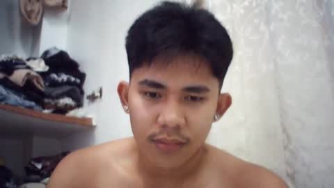 Snapshot of urcutie_asianboy chatting on 11-17-25, 04:13 KEN online show from 11-17-25, 04:13