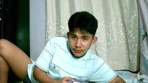 Snapshot of urcutie_asianboy chatting on 11-22-25, 04:28 KEN online show from 11-22-25, 04:28