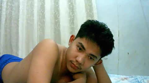 Snapshot of urcutie_asianboy chatting on 11-23-25, 11:32 KEN online show from 11-23-25, 11:32