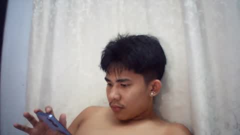 Snapshot of urcutie_asianboy chatting on 11-27-25, 07:05 KEN online show from 11-27-25, 07:05