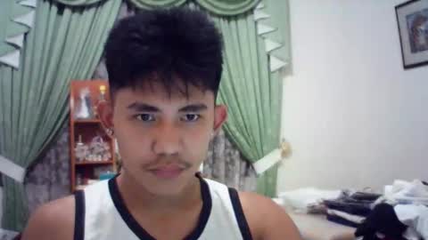 Snapshot of urcutie_asianboy chatting on 12-14-25, 09:36 KEN online show from 12-14-25, 09:36