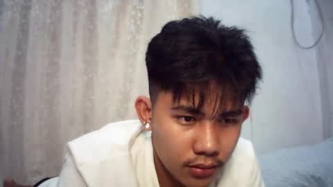 Snapshot of urcutie_asianboy chatting on 02-01-26, 04:27 KEN online show from 02-01-26, 04:27