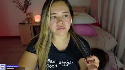 Snapshot of urdreamgiirl chatting on 06-21-26, 02:36 Mia Miller online show from 06-21-26, 02:36