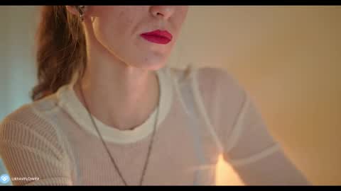 Snapshot of urfavflwers chatting on 01-12-25, 07:42 Aleksandra online show from 01-12-25, 07:42