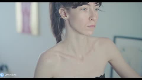 Snapshot of urfavflwers chatting on 01-14-25, 11:10 Aleksandra online show from 01-14-25, 11:10