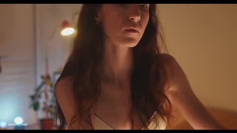 Snapshot of urfavflwers chatting on 01-25-25, 07:28 Aleksandra online show from 01-25-25, 07:28