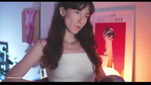 Snapshot of urfavflwers chatting on 02-03-25, 08:03 Aleksandra online show from 02-03-25, 08:03