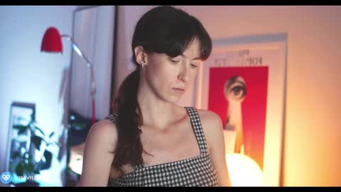 Snapshot of urfavflwers chatting on 02-06-25, 07:40 Aleksandra online show from 02-06-25, 07:40