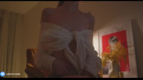 Snapshot of urfavflwers chatting on 03-07-25, 10:10 Aleksandra online show from 03-07-25, 10:10