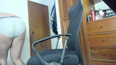Snapshot of urfavoriteboy96 chatting on 06-28-26, 04:35 Andres Jordi online show from 06-28-26, 04:35