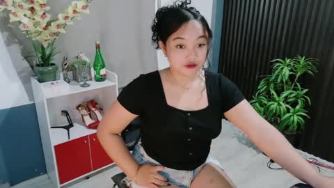 Snapshot of urfavouritecravings chatting on 12-21-25, 02:41 Scarlet online show from 12-21-25, 02:41