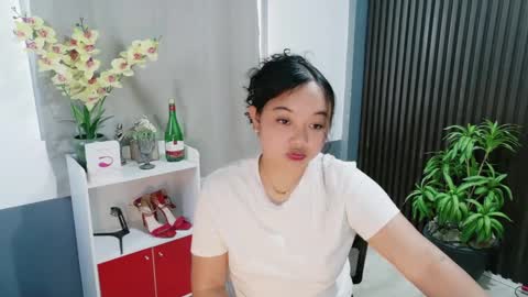 Snapshot of urfavouritecravings chatting on 01-10-26, 02:35 Scarlet online show from 01-10-26, 02:35