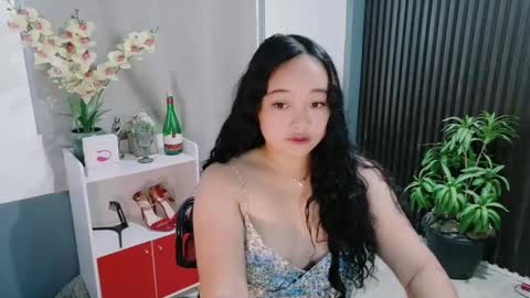 Snapshot of urfavouritecravings chatting on 01-12-26, 02:17 Scarlet online show from 01-12-26, 02:17