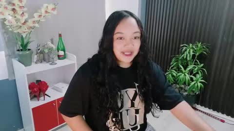 Snapshot of urfavouritecravings chatting on 02-06-26, 03:11 Scarlet online show from 02-06-26, 03:11