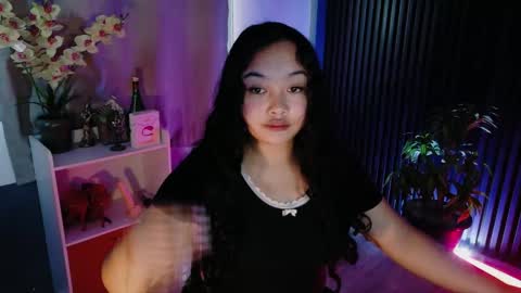 Snapshot of urfavouritecravings chatting on 02-11-26, 02:27 Scarlet online show from 02-11-26, 02:27