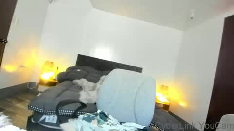 Angela Cullens online show from 11-29-25, 04:32