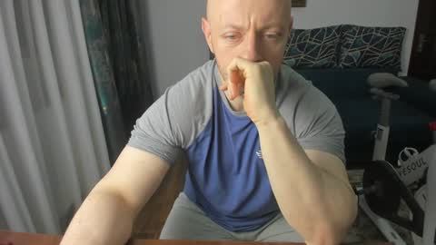 Snapshot of urgymcrush chatting on 02-06-25, 02:11 UrGymCrush online show from 02-06-25, 02:11