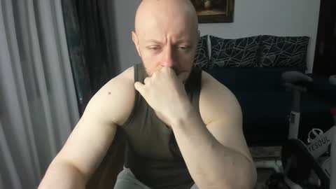 Snapshot of urgymcrush chatting on 02-11-25, 10:18 UrGymCrush online show from 02-11-25, 10:18