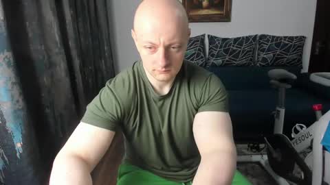 Snapshot of urgymcrush chatting on 02-18-25, 11:08 UrGymCrush online show from 02-18-25, 11:08