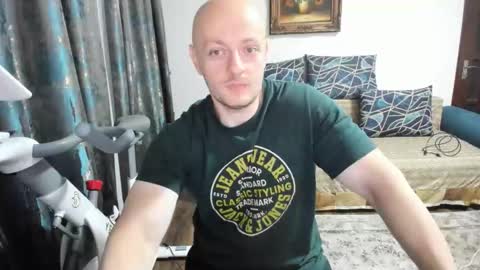 Snapshot of urgymcrush chatting on 10-06-25, 10:29 UrGymCrush online show from 10-06-25, 10:29