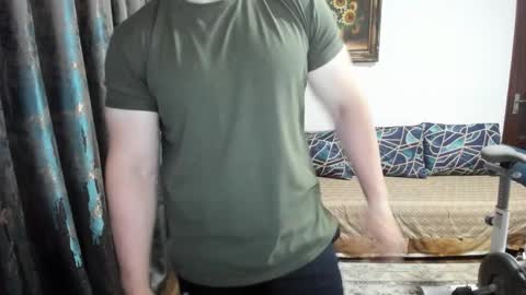 Snapshot of urgymcrush chatting on 10-09-25, 09:35 UrGymCrush online show from 10-09-25, 09:35