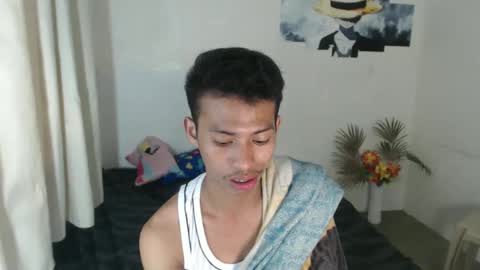 Snapshot of urhotfuckingass chatting on 01-11-25, 08:43 richard online show from 01-11-25, 08:43