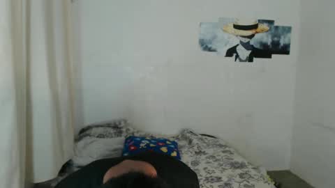 Snapshot of urhotfuckingass chatting on 01-12-25, 10:43 richard online show from 01-12-25, 10:43