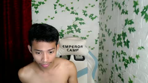 Snapshot of urhotfuckingass chatting on 01-14-25, 03:32 richard online show from 01-14-25, 03:32