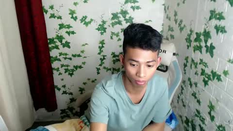 Snapshot of urhotfuckingass chatting on 01-23-25, 04:30 richard online show from 01-23-25, 04:30