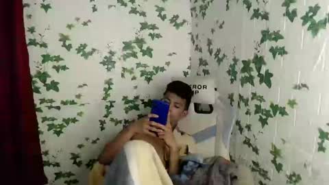 Snapshot of urhotfuckingass chatting on 01-27-25, 05:14 richard online show from 01-27-25, 05:14