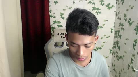 Snapshot of urhotfuckingass chatting on 01-28-25, 05:22 richard online show from 01-28-25, 05:22