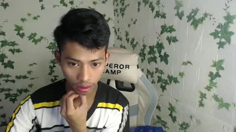 Snapshot of urhotfuckingass chatting on 02-13-25, 11:26 richard online show from 02-13-25, 11:26