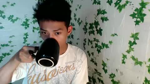 Snapshot of urhotfuckingass chatting on 02-24-25, 05:33 richard online show from 02-24-25, 05:33