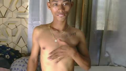 Snapshot of urhotfuckingass chatting on 11-09-25, 01:37 richard online show from 11-09-25, 01:37