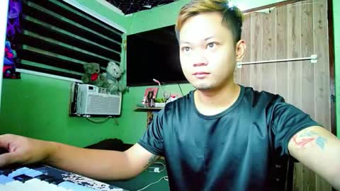 Snapshot of urhotkrisstoff chatting on 03-24-26, 12:15 Krisstoff online show from 03-24-26, 12:15