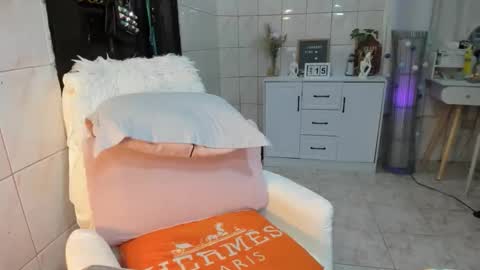 Snapshot of urhotmistress02 chatting on 01-15-26, 01:54 urhotmistress02 online show from 01-15-26, 01:54