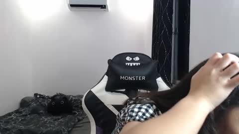 Snapshot of urlovely_yang03 chatting on 12-05-25, 10:46 juliana online show from 12-05-25, 10:46