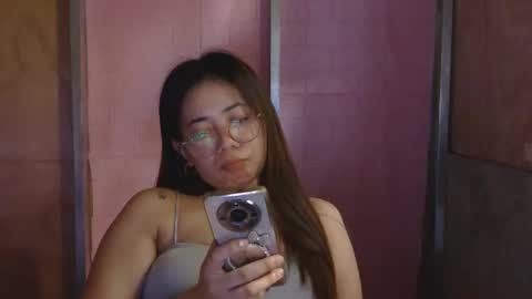 Snapshot of urlovelypinay69 chatting on 09-18-25, 02:02 MYSTIKA online show from 09-18-25, 02:02
