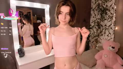Snapshot of urlovesunny chatting on 10-20-25, 02:50 Shayna online show from 10-20-25, 02:50