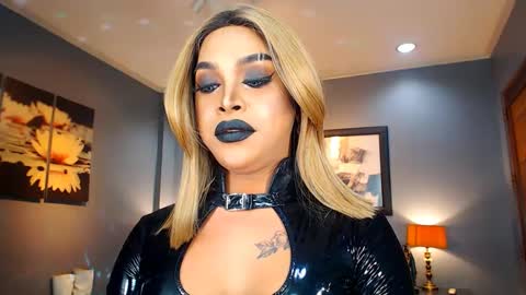 UrMajestyTyra online show from 02-11-25, 07:02