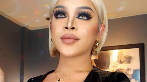 UrMajestyTyra online show from 09-29-25, 01:44