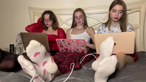 urmissalice online show from 12-31-24, 02:25