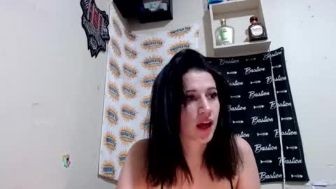 Snapshot of urmomalexx chatting on 03-19-26, 01:31 urmomalexx online show from 03-19-26, 01:31